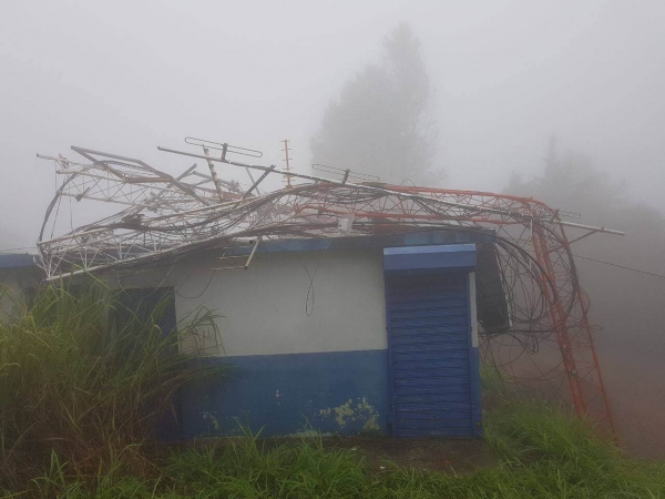 La ETED informa sobre colapso de torre de telecomunicaciones en la Loma Manaclar, Baní