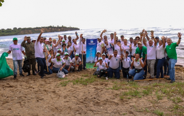 ETED participó en Jornada de Limpieza de Playa en la zona Sur del país